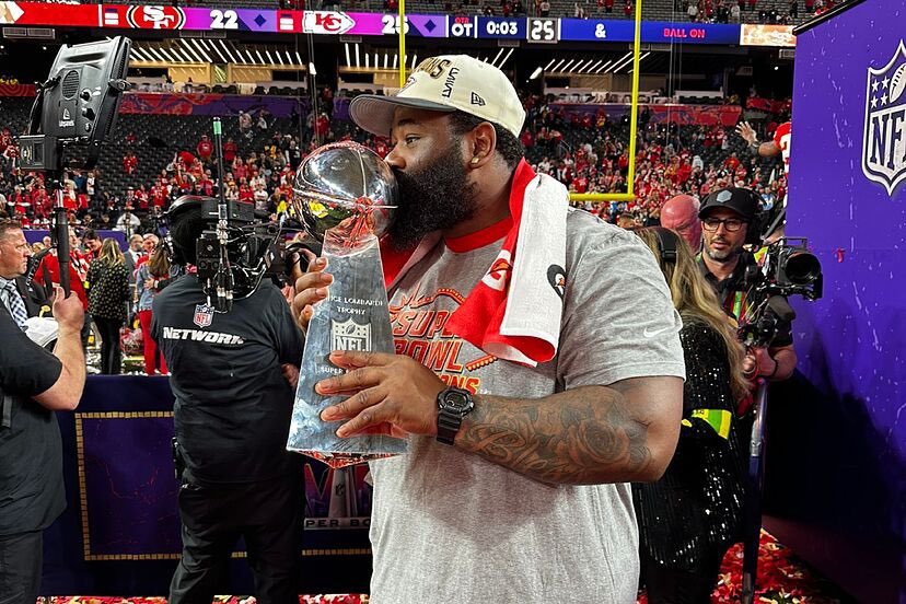 𝐔𝐏𝐃𝐀𝐓𝐄: #Chiefs DL Isaiah Buggs’ agent has released a statement that his client has been the subject of police harassment and arrested two times over his refusal to close his Tuscaloosa hookah lounge, per @TomPelissero Buggs denies the allegations and charges.