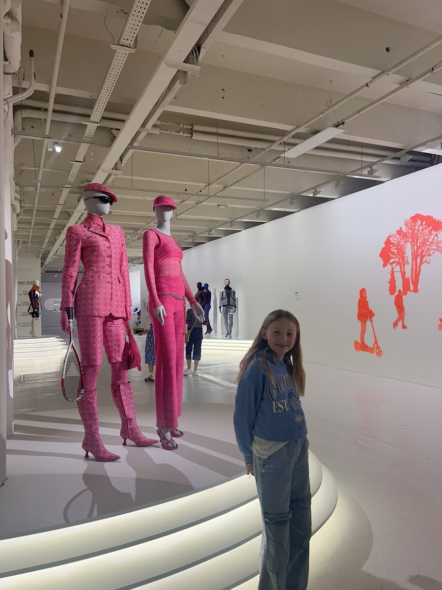 MadyDorchies's tweet image. Expo #futuriste « Textimoov » de @lille3000 au @letripostal avec le soutien Région @hautsdefrance 

 Une exposition #connectée avec les #Jo et paralympiques de #Paris2024 qui met en scène les découvertes et les tendances les plus récentes du textile made in #hautsdefrance 🚀