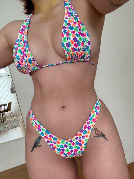 take me swimming on the first date? 🧡🪻 https://t.co/OD3B38Ji2k