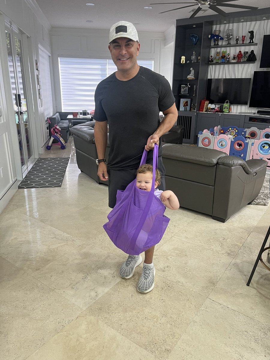 Never a dull moment being a dad. Aria likes her new shopping bag