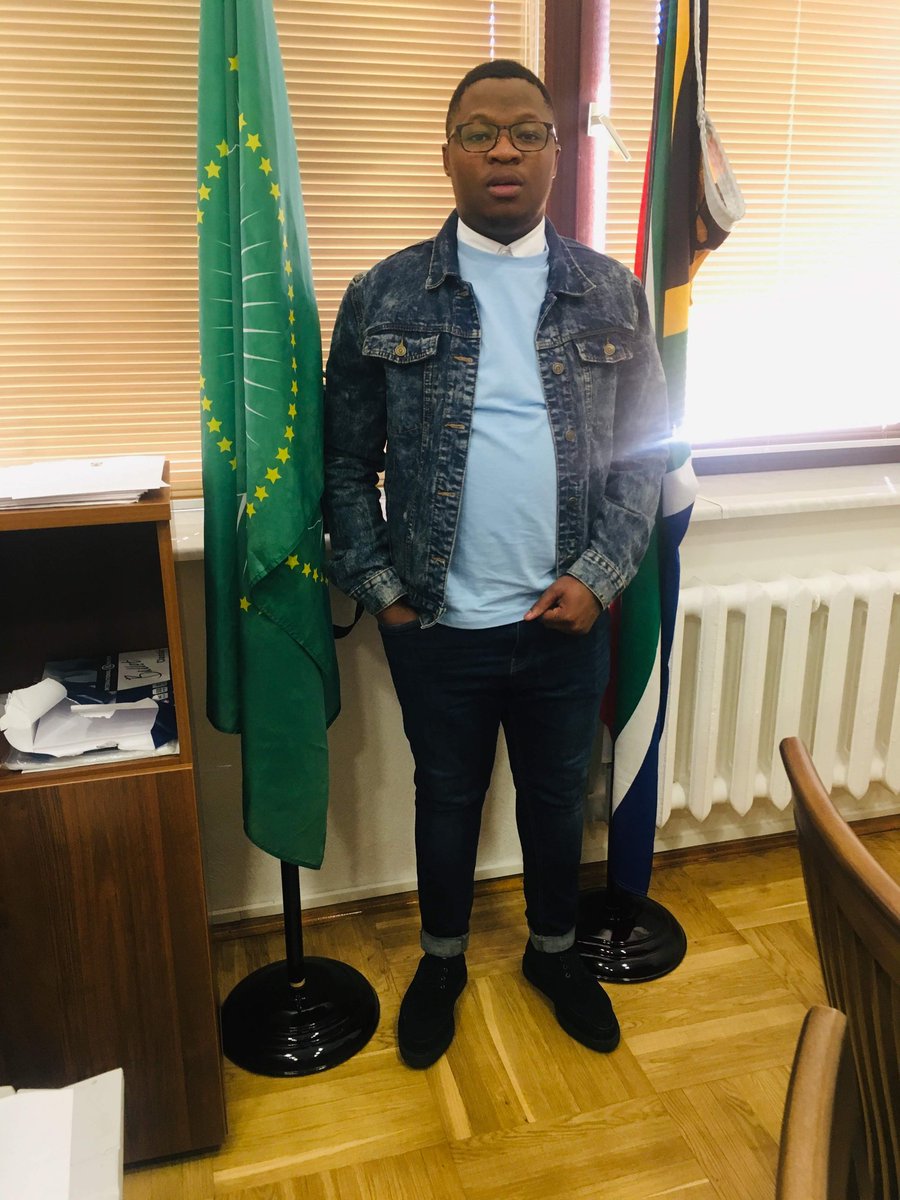 matlotloliphoko's tweet photo. 2019 @IECSouthAfrica never paid me my coins 😂🤞we worked at the embassy in Minsk https://t.co/OltacdILUT