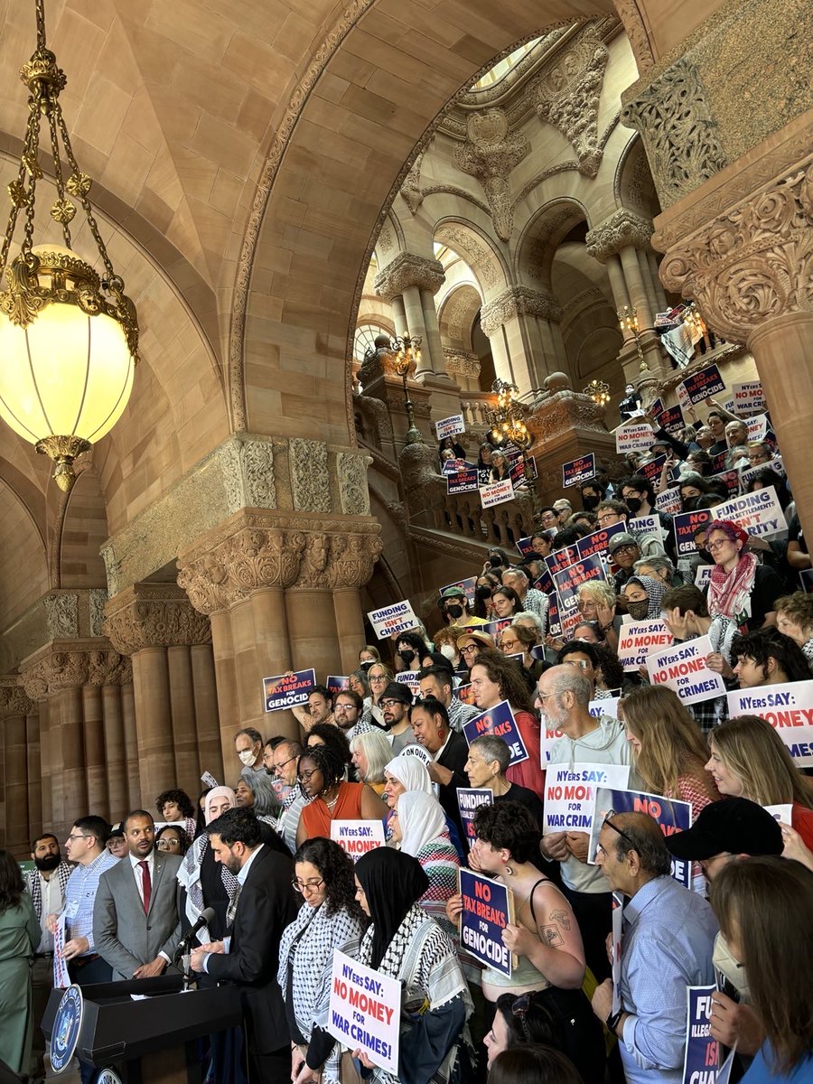 Today, JFREJ members joined hundreds of New Yorkers in Albany for #NotOnOurDime Lobby Day. The Not On Our Dime Act is a first-of-its-kind bill that would end New York State’s tax breaks for illegal Israeli settlements and war crimes.
