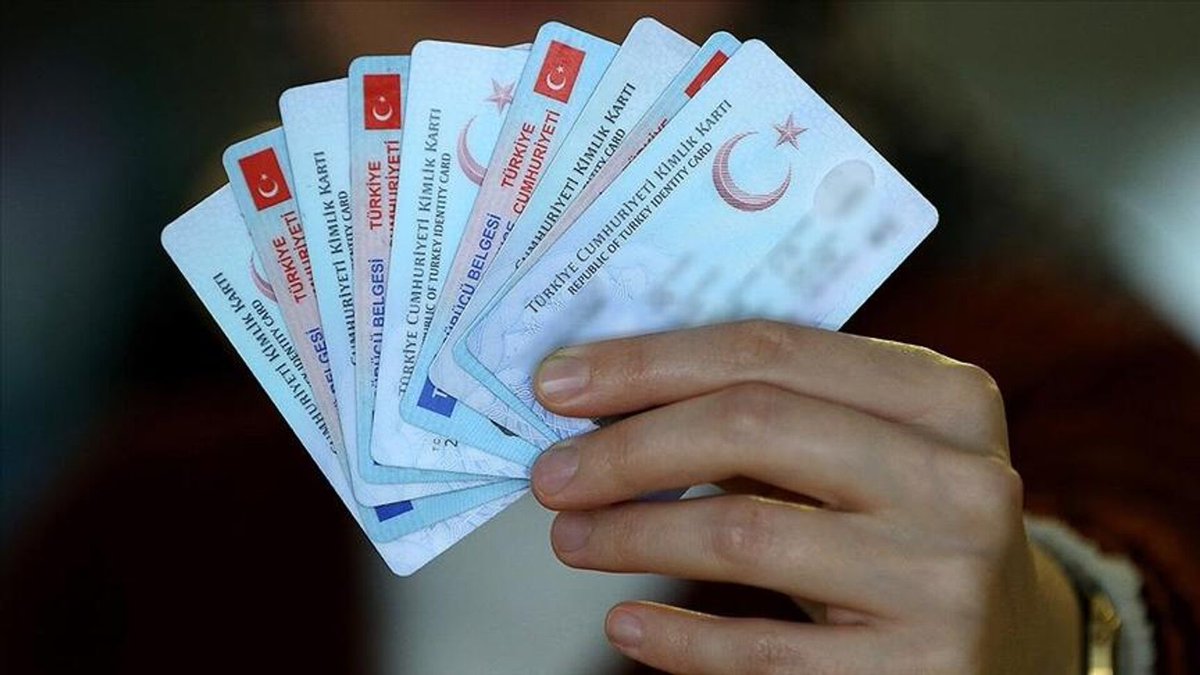 Türkiye’de yaklaşık 6 milyon kişi hala eski tip kimlik kartı kullanmaya devam ediyor.