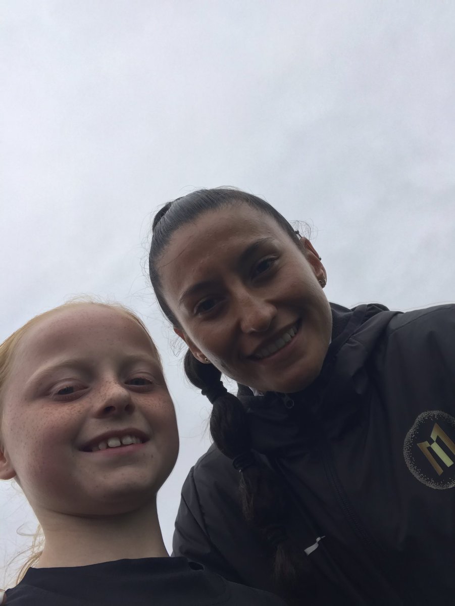 Great day for daisy playing for her isp team against @MazPacheco m3 ballers team great standed on show an @MazPacheco thanks for the picture at the end 👏