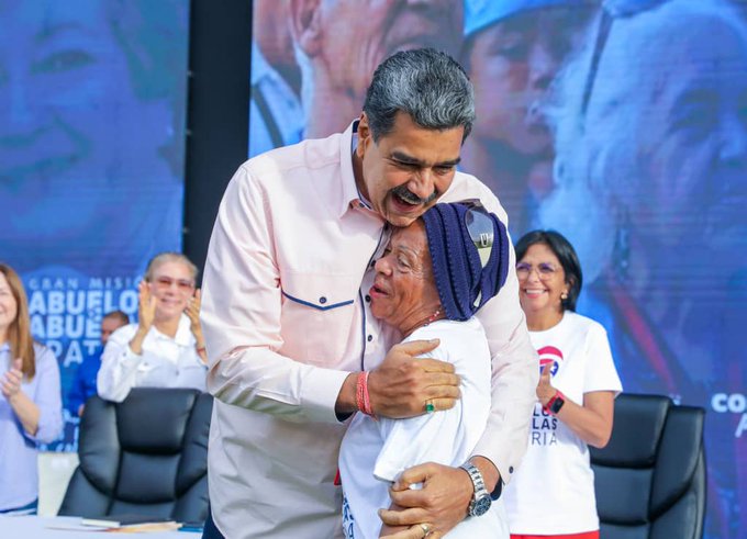 🗣️ ¡𝐓𝐨𝐦𝐚 𝐍𝐨𝐭𝐚!✍️ 🇻🇪
Estos son los 4 Vértices de arranque para la GM Abuelos y Abuelas de la Patria:
1. Salud y alimentación.
2. Protección social integral.
3. Organización del movimiento de abuelos y abuelas de la Patria.
4. Casa de los abuelos y abuelas.