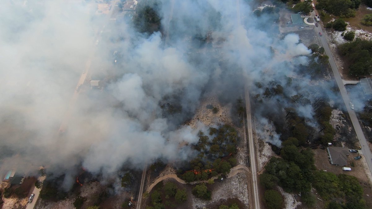 HAPPENING NOW | Fires near homes in Polk County as a brush fire prompts evacuations in Highlands County. 

Read more: bit.ly/3yFMiMS