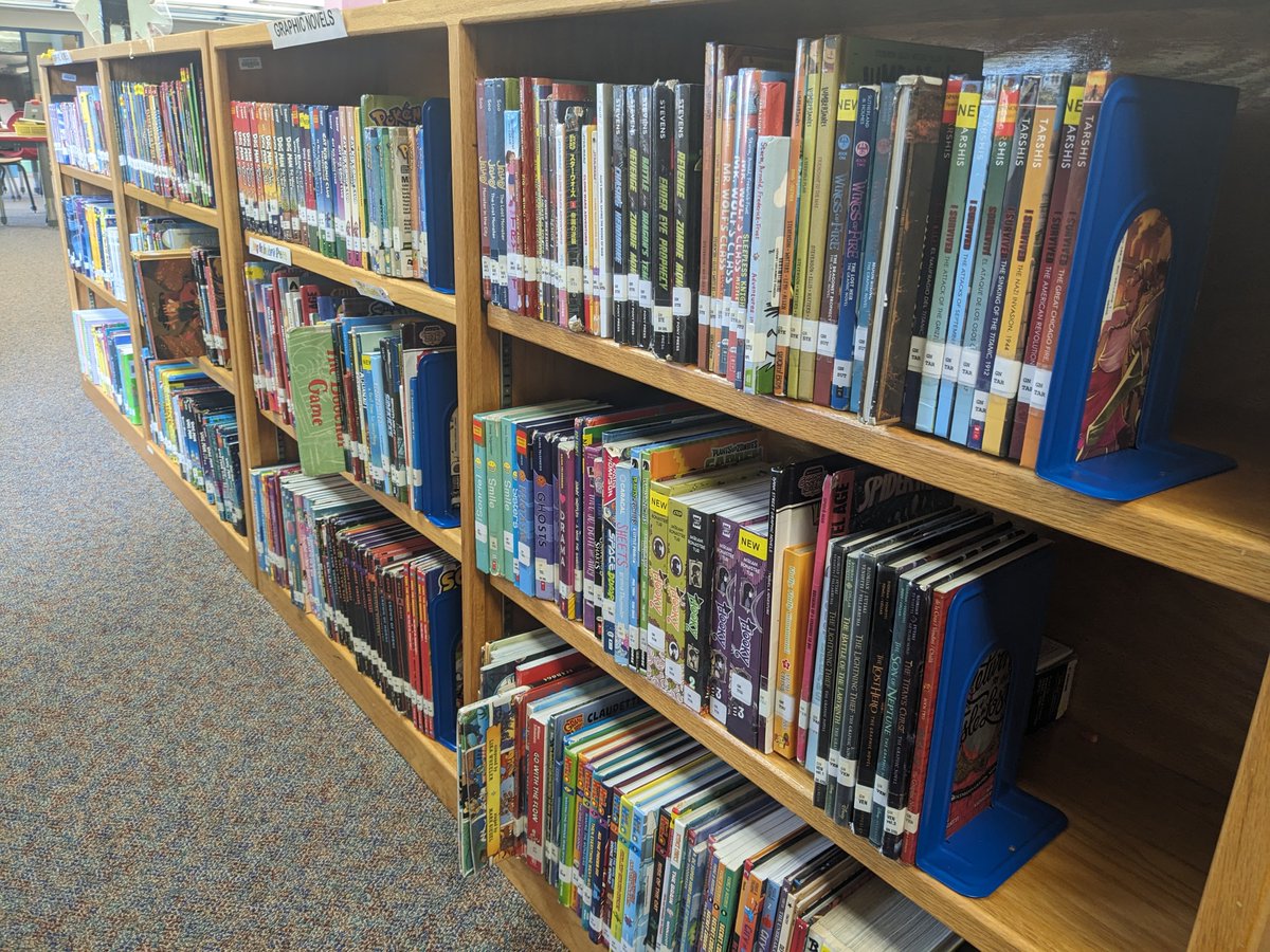 How can you tell it's the end of the year? The graphic novel section is full! #librarylife #librarytwitter