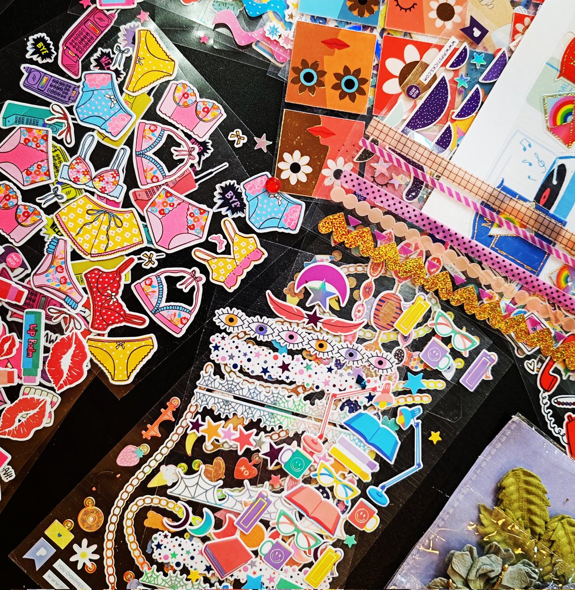 Great night zine making with <a href="/hashtagcerys/">Cerys Bradley</a> and <a href="/NottsQueerArts/">Nottingham’s Queer Arts Collective</a> at <a href="/NottmPlayhouse/">Nottingham Playhouse</a> 

#zine #nottingham #zinemaking #lgbtqia #lgbtq