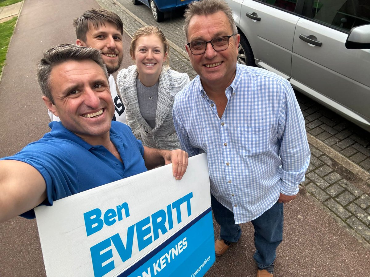 Cracking evening on the doorsteps with the team in Wolverton talking about our record of delivery in MK 👇🏻 🔵 870 extra police officers for TVP since 2019 🔵 Expansions to MK Hospital like the Maple Centre and a new ward opened 🔵 Funding boosts for local schools
