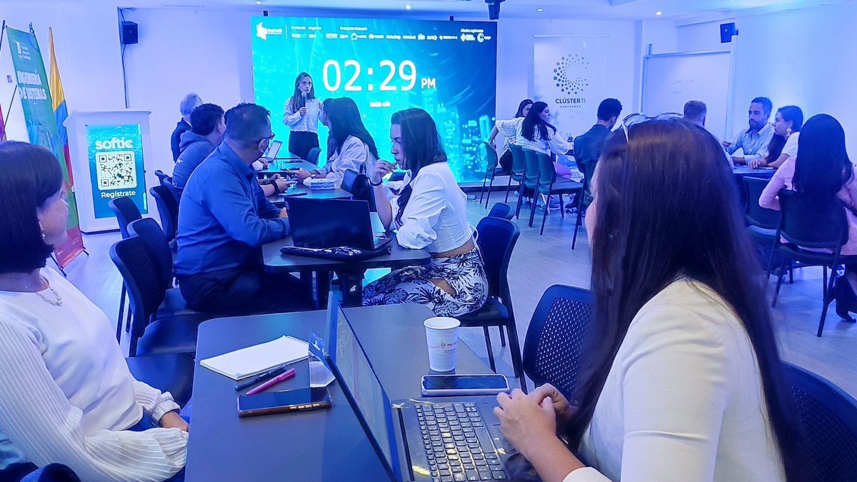cenisoft's tweet photo. Nuestro Circuito de Networking #TalentoTI avanza en #RegiónLabSantander.
Conectamos empresas de la Industria de Software y TI con instituciones académicas para potenciar el cierre de brechas, la innovación y las capacidades de los jóvenes talentos de nuestro país 🧑🏻🎓 https://t.co/VaHvuNY507