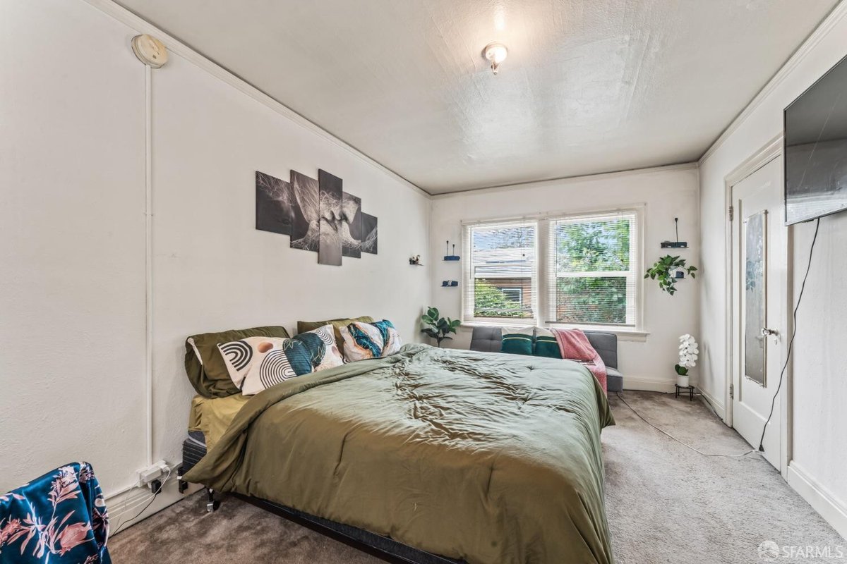 🏡😍 This authentic and well-preserved residence is located in the heart of the vibrant South Berkeley neighborhood.
📍1646 Parker Street, Berkeley, CA 94703
👉 View at: bit.ly/4eeJVkz

Listed by Tammy Riemer
📸 by @Hommati219

#newlisting #newlistingalert...