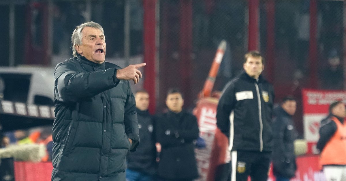 endiablados_ok's tweet photo. Entrenadores interinos de #Independiente que debutaron en estadio LDA (4-1-0):
✅2010: R. Pavoni - F. Sá (1-0 GELP)
✅2011: C. Díaz (2-1 San Martín SJ)
✅2015: F. Berón (1-0 Tigre)
✅2016: F. Berón (2-0 Arsenal)
🤝2022: C. Graf (0-0 R. Central)
🤝2024: Hugo #Tocalli (1-1 Vélez) https://t.co/LKVlV6EeXV