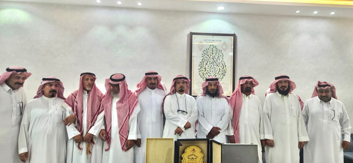 alkhaleel_'s tweet photo. تكريم أبناء عبدالله بن ساير المجيدل وأسرة المجيدل لإبن العم محمد بن نزال المهيني  لجهوده التي تذكر فتشكر في مواقع التواصل الاجتماعي لنقل قصص أبناء الجعفر من الماضي والحاضر https://t.co/hSALT8aHTs