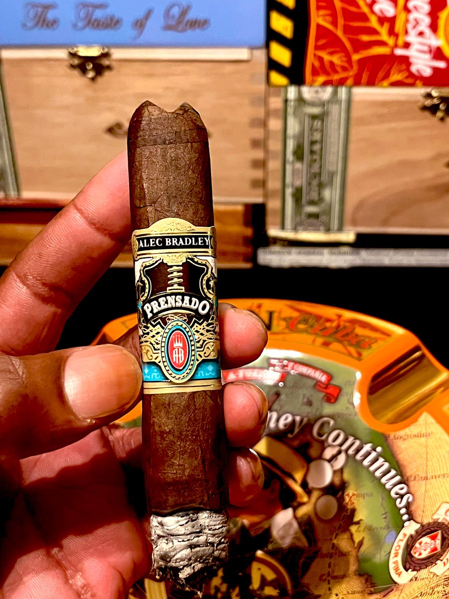 It’s that time to #PSSITA smoking an amazing #AlecBradley #Prensado 96-point rating, with notes of leather, chocolate and spice with a long, lush finish.  #SMOKEBREAK  #CIGARLIFESTYLE