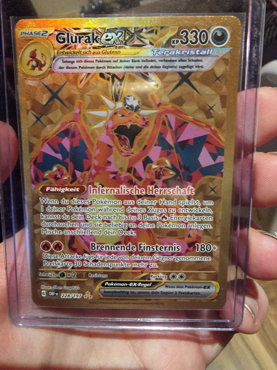 Zum ersten Mal Pokemon Karten geöffnet und direkt so eine geile Karte gezogen. Ich bin mehr als zufrieden :D