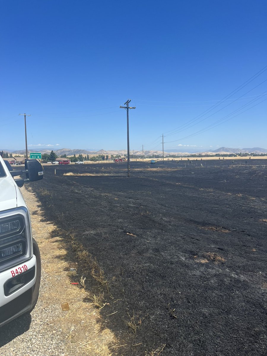FresnoCoFire's tweet photo. #SheepFire [Final] Fire is 100% contained at 4 acres. https://t.co/Y1nrm0OhB4
