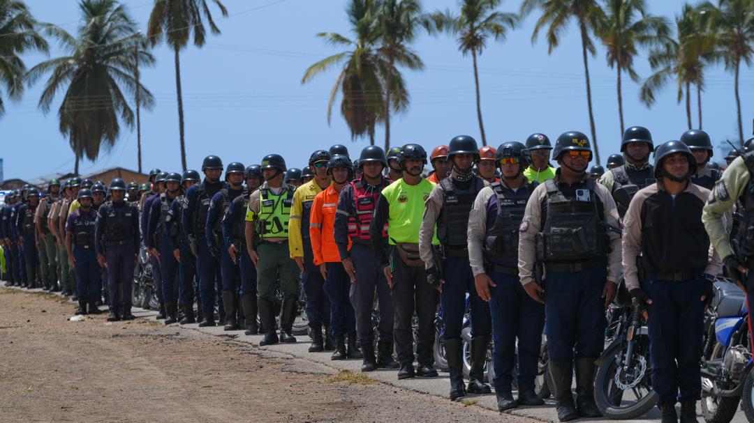 MijpVzla's tweet photo. #29MAY || Vpdte. Sectorial AJ. @CeballosIchaso1: “Estamos aquí en Cumaná, realizando la revisión de los temas de seguridad, estamos trabajando en una perfecta unión cívico-militar-policial para la protección del pueblo en la entidad”. https://t.co/XmVPpB6Kl0