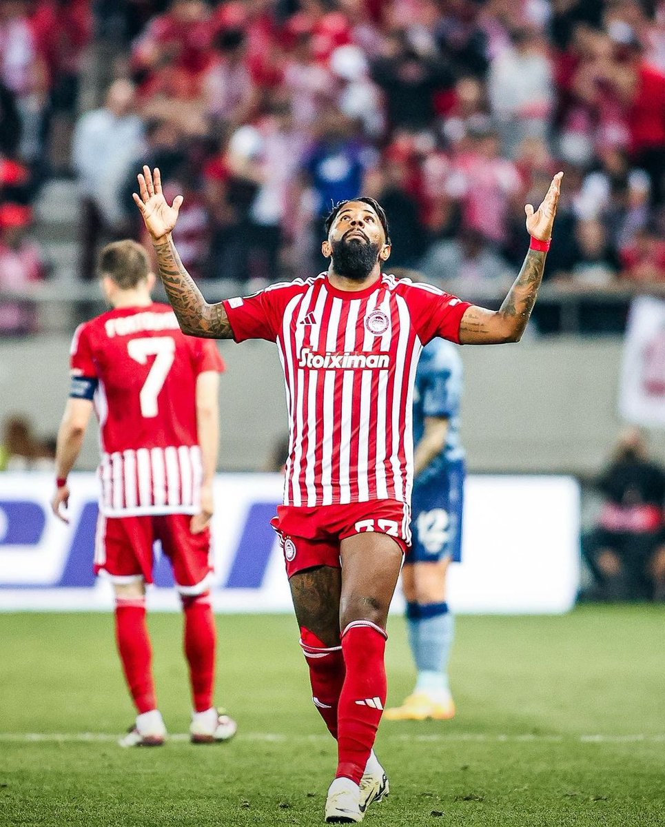 🇬🇷 Rodinei nos últimos anos: - Se destaca em empréstimo ao Inter - Passa a jogar bem no Flamengo e é vital na Libertadores de 2022 - Foi dele o pênalti do título na Copa do Brasil 2022 - Aos 30 ANOS, realiza sonho de jogar na Europa - Campeão da Conference League com o