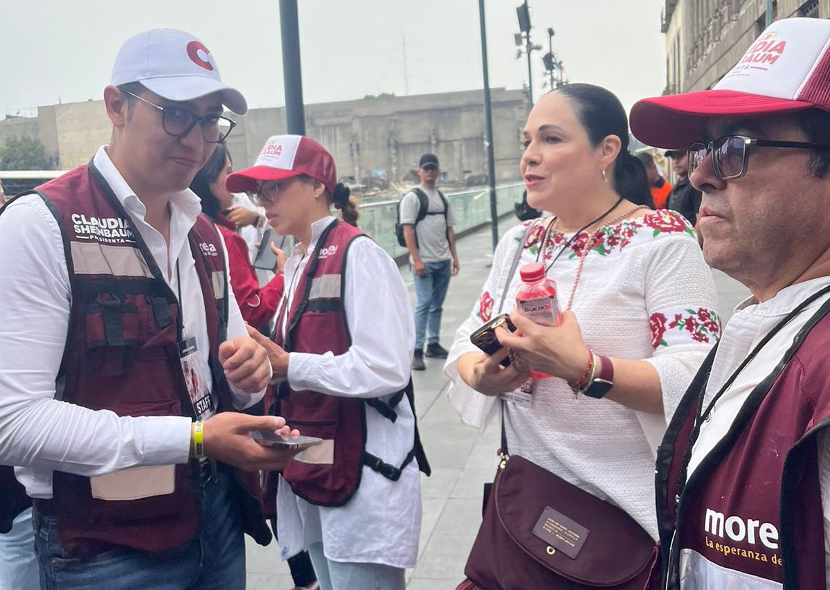 Ya me encuentro en el Zócalo 🇲🇽, es una tarde de fiesta y alegría en el #CierreDeCampaña de nuestra candidata @PartidoMorenaMx a la Presidencia de la República, la Dra. @Claudiashein. Nos reunimos mujeres y hombres que en libertad elegiremos a una mujer con gran capacidad,