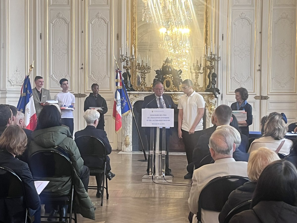 Bravo à Mohamed en classe de 3ème <a href="/ChanteloupLV/">Chanteloup-les-Vignes</a> qui a reçu le prix départemental de l’action « bouton d’or » par l’association nationale des membres de l’ordre national du mérite. #ambition #excellence #détermination @lair_sandrine <a href="/IA_DAASEN_78/">Valérie Servissolle DAASEN des Yvelines</a>