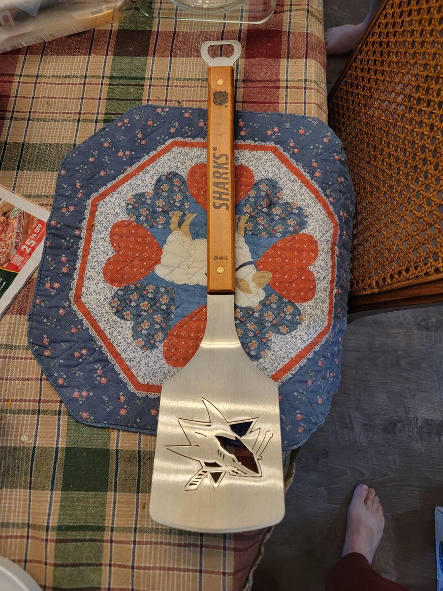 Lachwen's tweet photo. @alyankovic I'm curious, does Spatula City carry official NHL-licensed Sportulas®? https://t.co/Ny9PQJj26c
