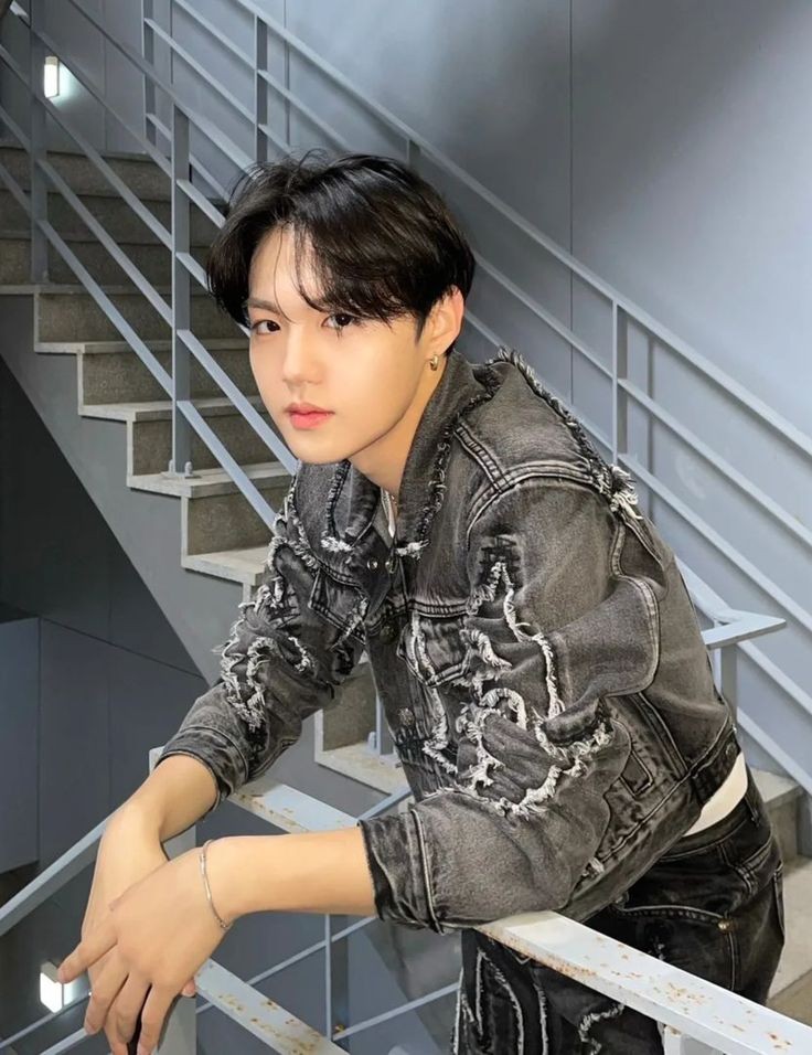leootyping's tweet photo. Sepenggal cerita si tukang balap yang cool outside fluffy inside dan pacarnya

Hwanbby tweet au. https://t.co/0MVeE0Tluz