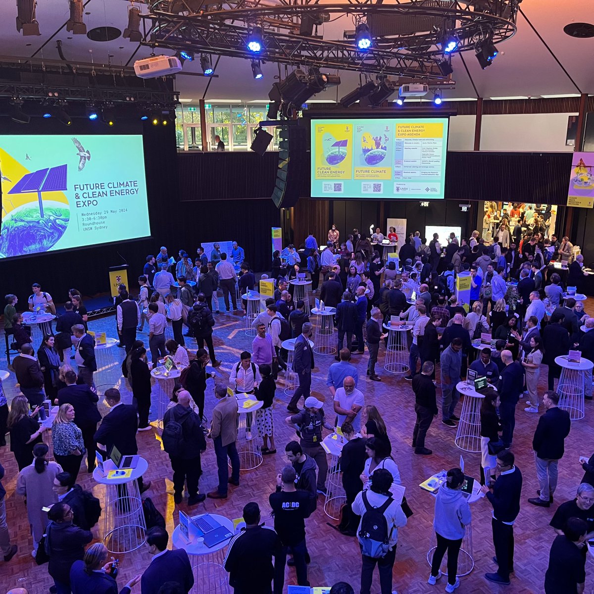 1/2 It was fantastic to see so many people networking and learning more about some of the cutting-edge research in the climate and energy space at the UNSW Future Climate & Clean Energy Expo♻️