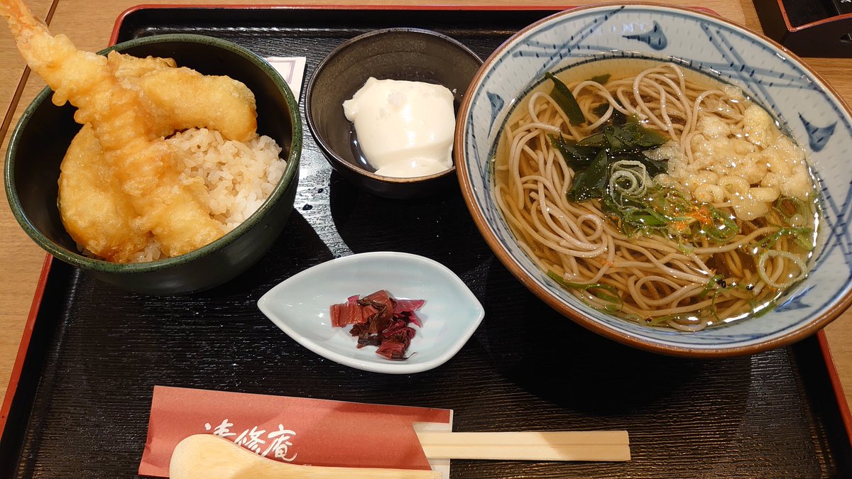 今日も修学旅行ガイド
清水寺へ
紫陽花が色付いていくのが分かります。