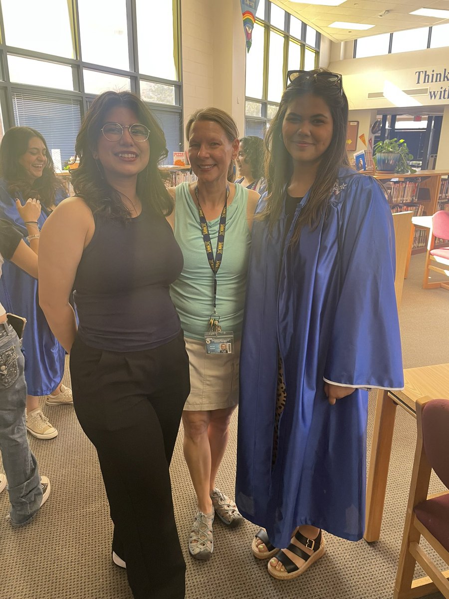 Americas Library Senior Breakfast: These students made the library their hangout space for the past 4 yrs. Sharing books, esports, SSC hiking trips, lunch, & after school fun shenanigans. Today we celebrate! Congrats Class of 2024! @guybrarianAHS @Sparks_Interest @Americas_HS