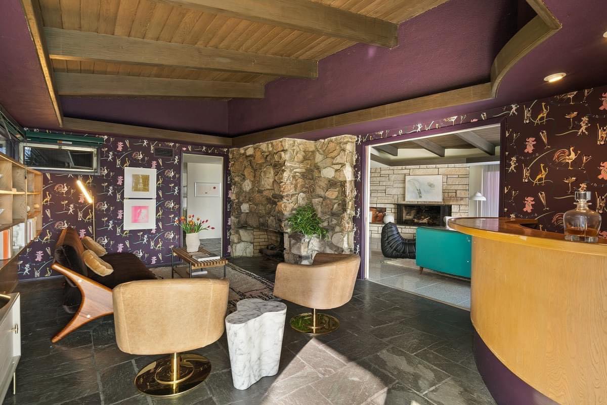 The late, great Paul Reuben’s house in Los Feliz just went on the market for $4.995m.

It’s a mid century modern masterpiece. Looks exactly what a grown up, well-to-do Pee Wee Herman would live in. 

realtor.com/news/celebrity…