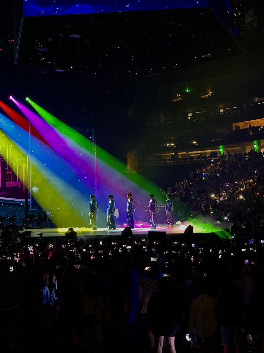 Yawnzzn91399's tweet photo. GUYS OMGGG I TOOK A GOOD PIC? 

  #TXT #ACT_PROMISE_ATL #TXT_in_ATLANTA #ACTPROMISE #TOMORROW_X_TOGETHER https://t.co/jRT3AclY67