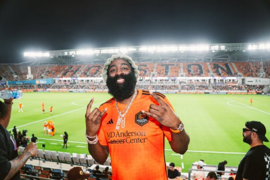 MLS's tweet image. Co-owner James Harden was in the house for @HoustonDynamo’s 3-1 victory! 🤘