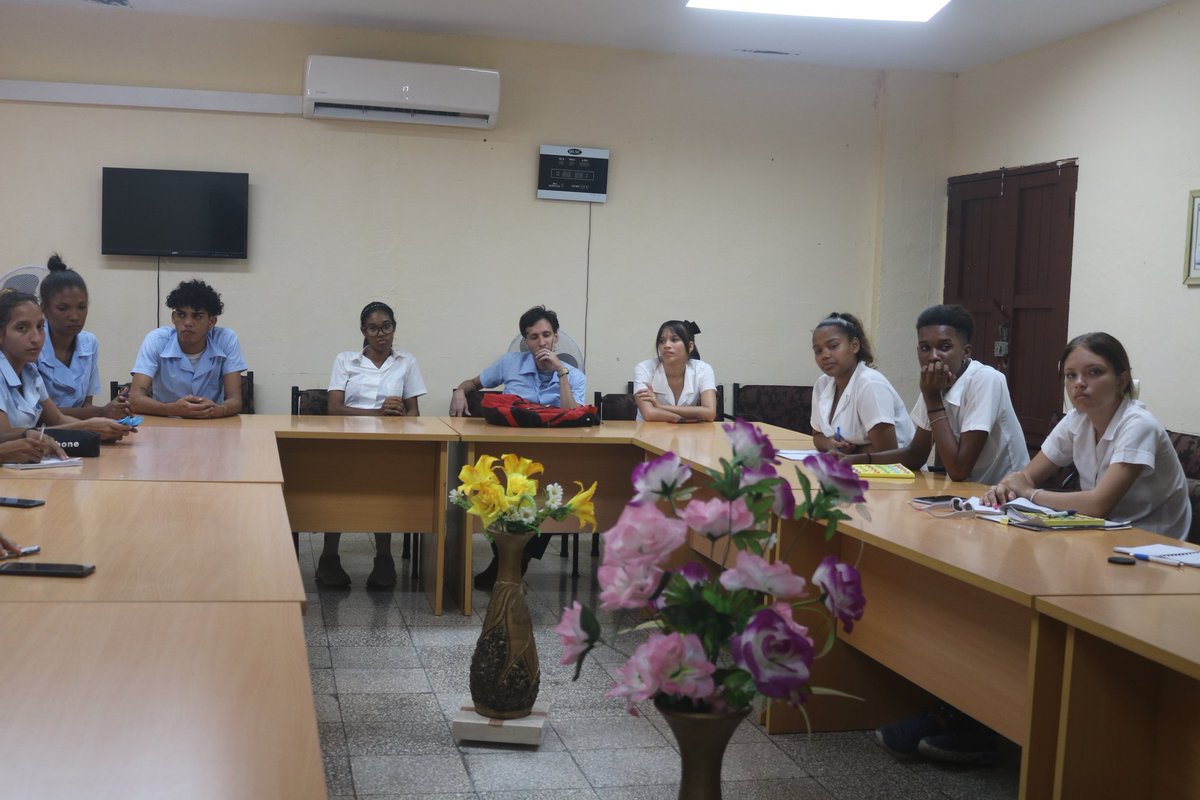 Catalejo_Stgo's tweet photo. Reunión de Secretarios Generales de los Comités de Bases de la Facultad De Enfermería - Tecnología De La Salud de la #UCM_SC
#SantiagodeCuba
#UJC
@ucm_sc https://t.co/7uw0RQ85M1
