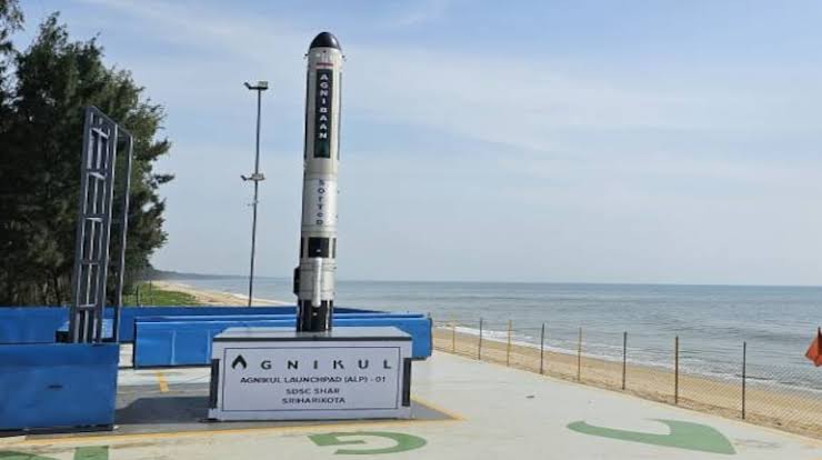 RajeevRC_X's tweet photo. Congratulations @AgnikulCosmos 💐💐 @iitmadras

Agnikul successfully completed its first launch from Agnikul’s own & India’s only private launchpad within SDSC-SHAR.

Besides being the worlds first flight with a single piece 3D printed rocket engine, this controlled flight is also India’s first flight with a semi cryogenic engine. 

The vehicle was completely designed in-house in India and assembled at Agnikul’s facilities within IIT madras.

@PMOIndia @isro @INSPACeIND