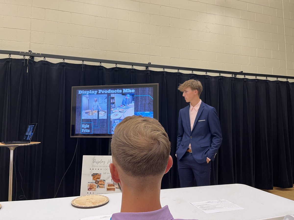 AVID_BCHS's tweet image. Congrats to our AVID students who have been a part of LAUNCH this year, presenting their projects in front of their mentors, parents, and educators!  College and career readiness all the way!😃