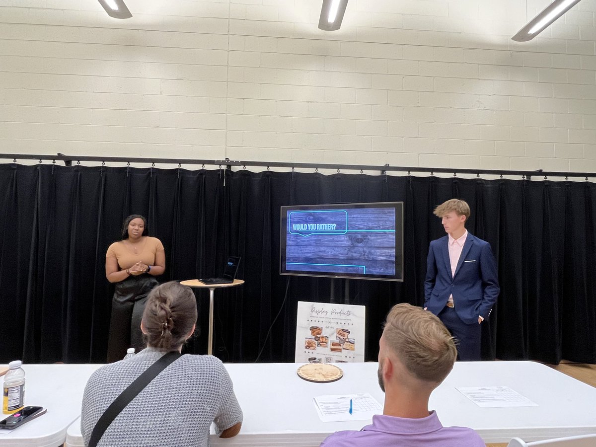 AVID_BCHS's tweet image. Congrats to our AVID students who have been a part of LAUNCH this year, presenting their projects in front of their mentors, parents, and educators!  College and career readiness all the way!😃