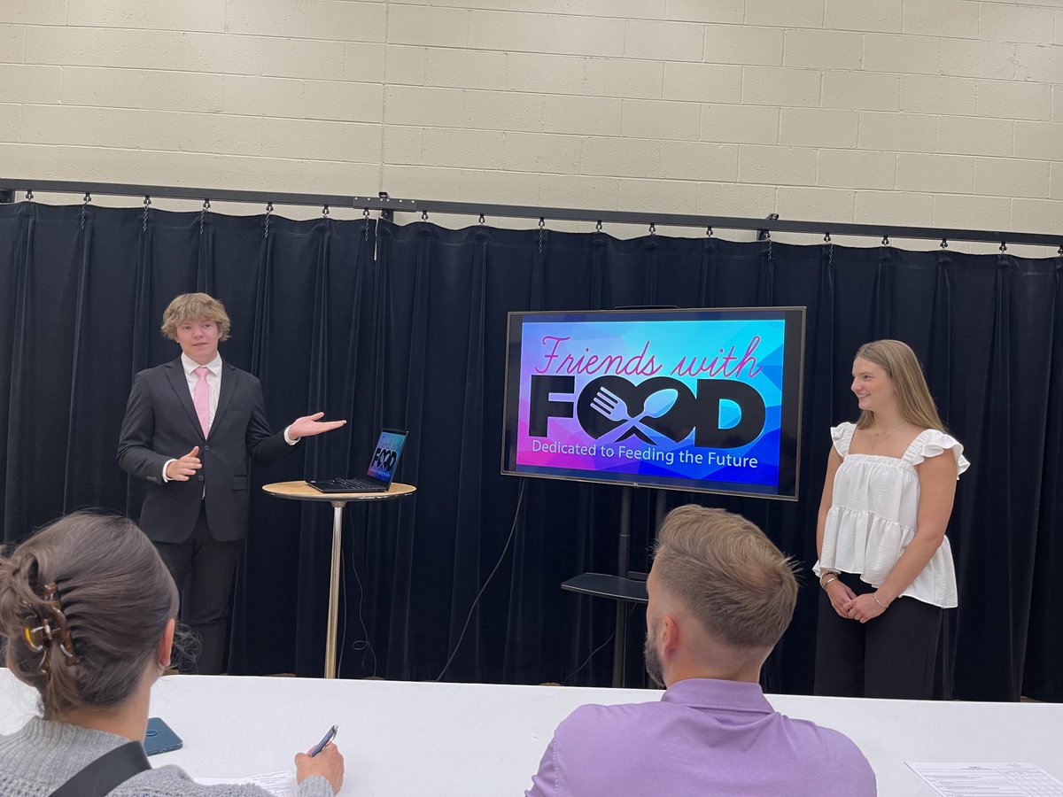 AVID_BCHS's tweet image. Congrats to our AVID students who have been a part of LAUNCH this year, presenting their projects in front of their mentors, parents, and educators!  College and career readiness all the way!😃