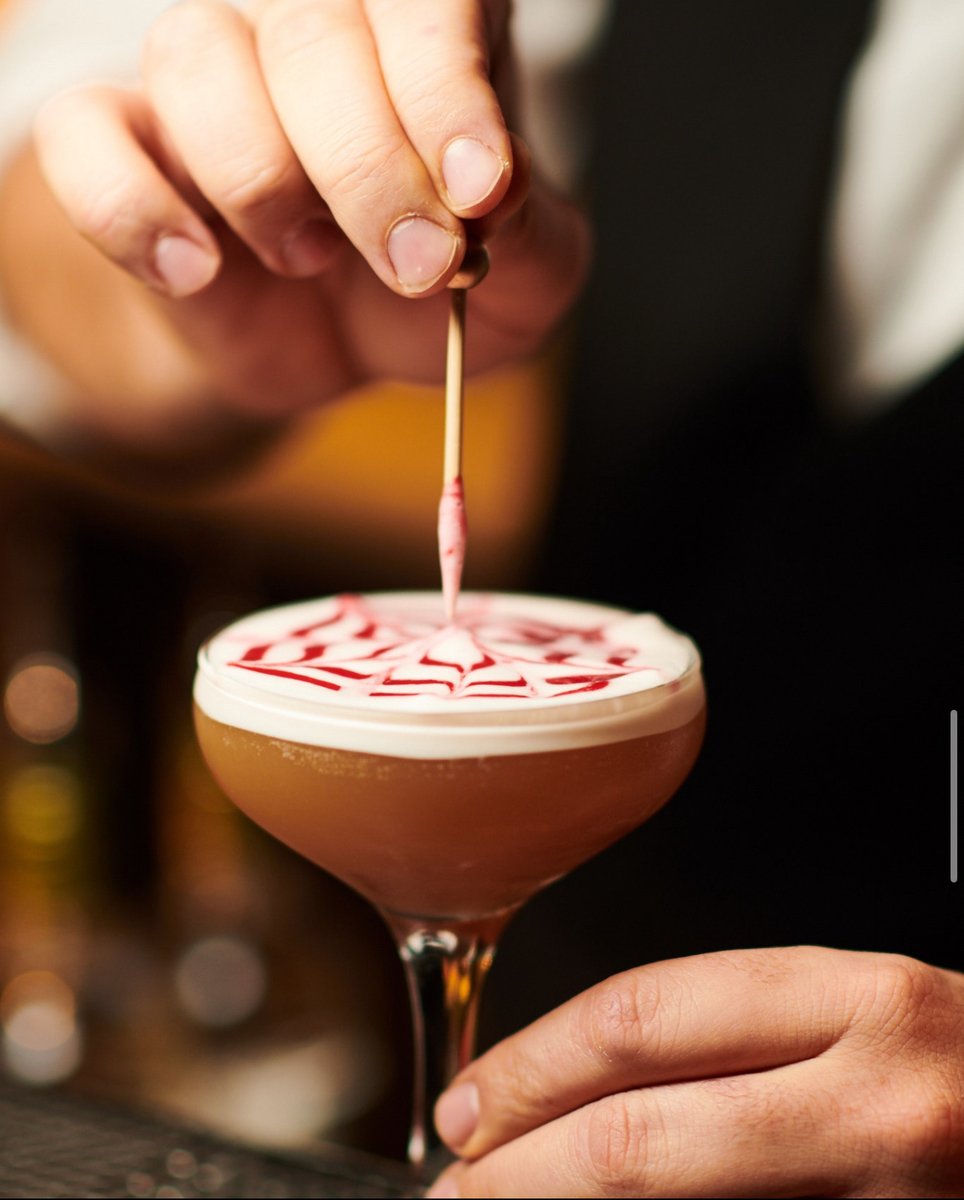 It's 5pm somewhere... 🍸

Sip on handcrafted cocktails in our elegant bar and embrace the Friday feeling like never before.

18+ | begambleaware.org