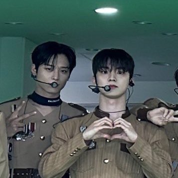 JonnaQty's tweet photo. 뒤에 나만 보여????????? https://t.co/zbmStJy1zK
