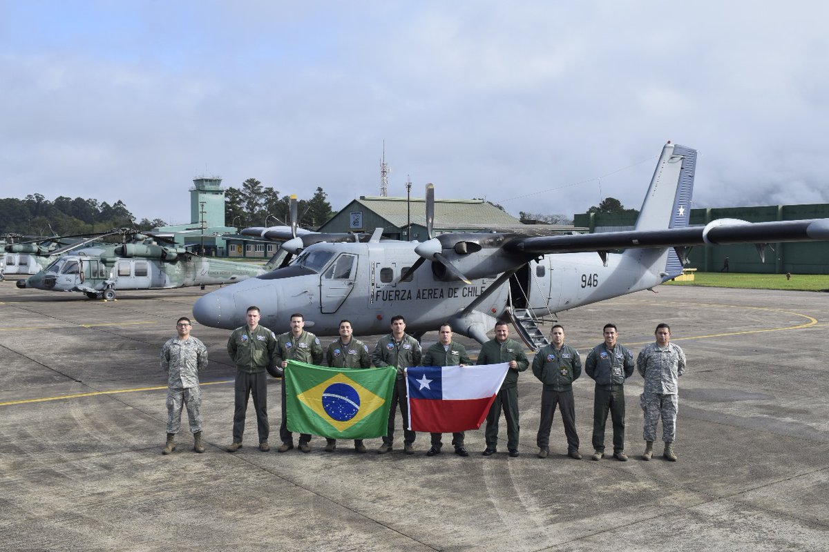FACh_Chile's tweet photo. Esta tarde la aeronave DHC-6 Twin Otter de la IIIª Brigada Aérea de la #FACH, aterrizó en la Base Aérea Santa María en Brasil luego de haber culminado su última misión de traslado de carga con ayuda para los afectados por las inundaciones del Estado de Rio Grande do Sul. https://t.co/O4lLOYsf9j