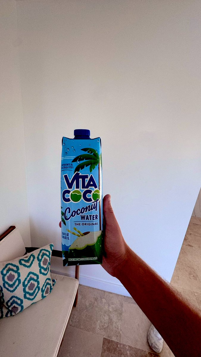 Coconut water makes you 2x more attractive

It’s one of the best sources of potassium, which decreases water retention

In simple terms, it obliterates bloating (especially in the face)

You can shed a couple lbs of water weight look much leaner in hours

Each bottle contains
