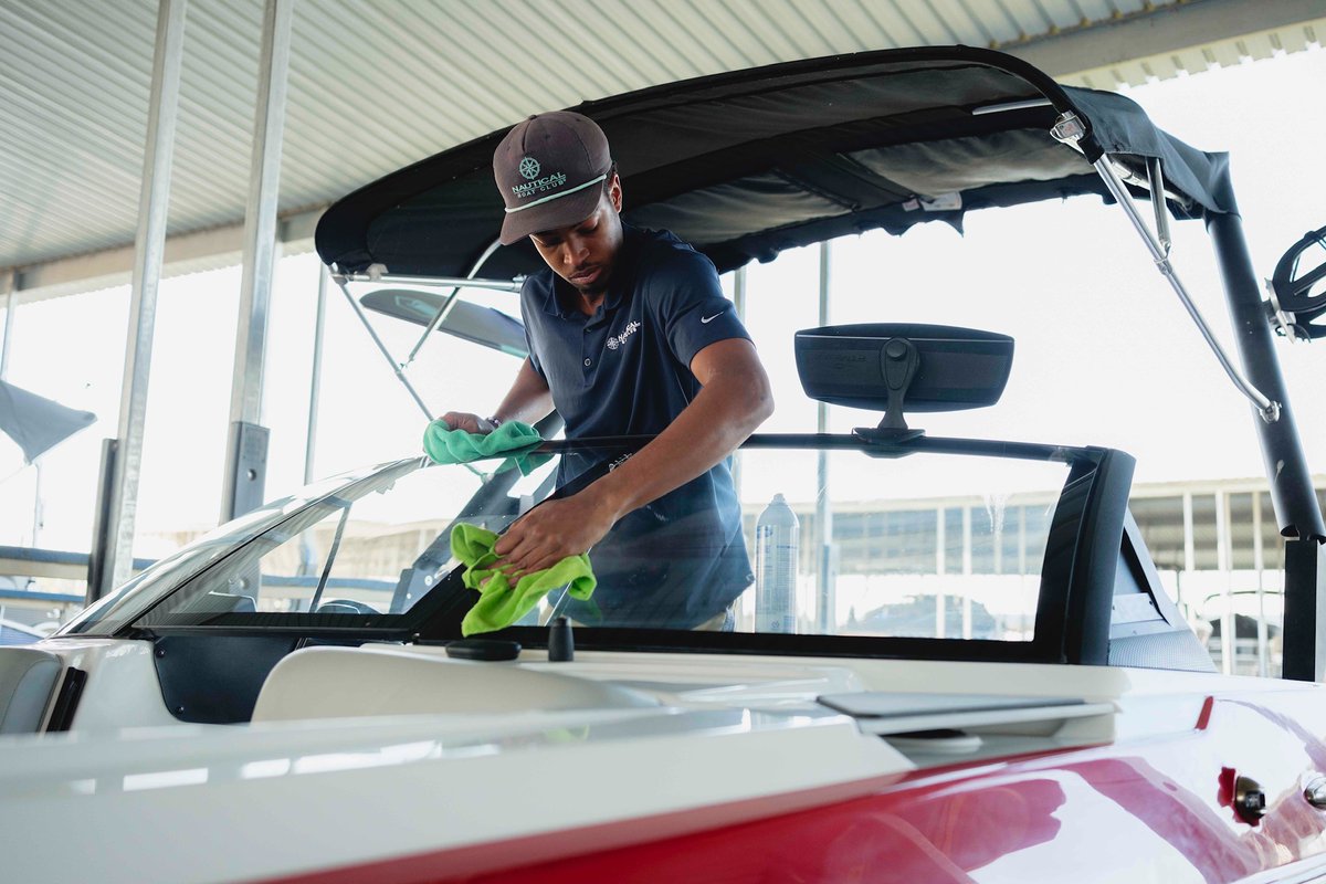 NauticalBC_Knox's tweet image. Say goodbye to endless cleaning and hello to more lake time! At Nautical Boat Club Knoxville, we handle all the dirty work so you can focus on making memories! #CleanBoat #MoreLakeTime #BoatLifeMadeEasy #LakeLife #NoMoreCleaning
