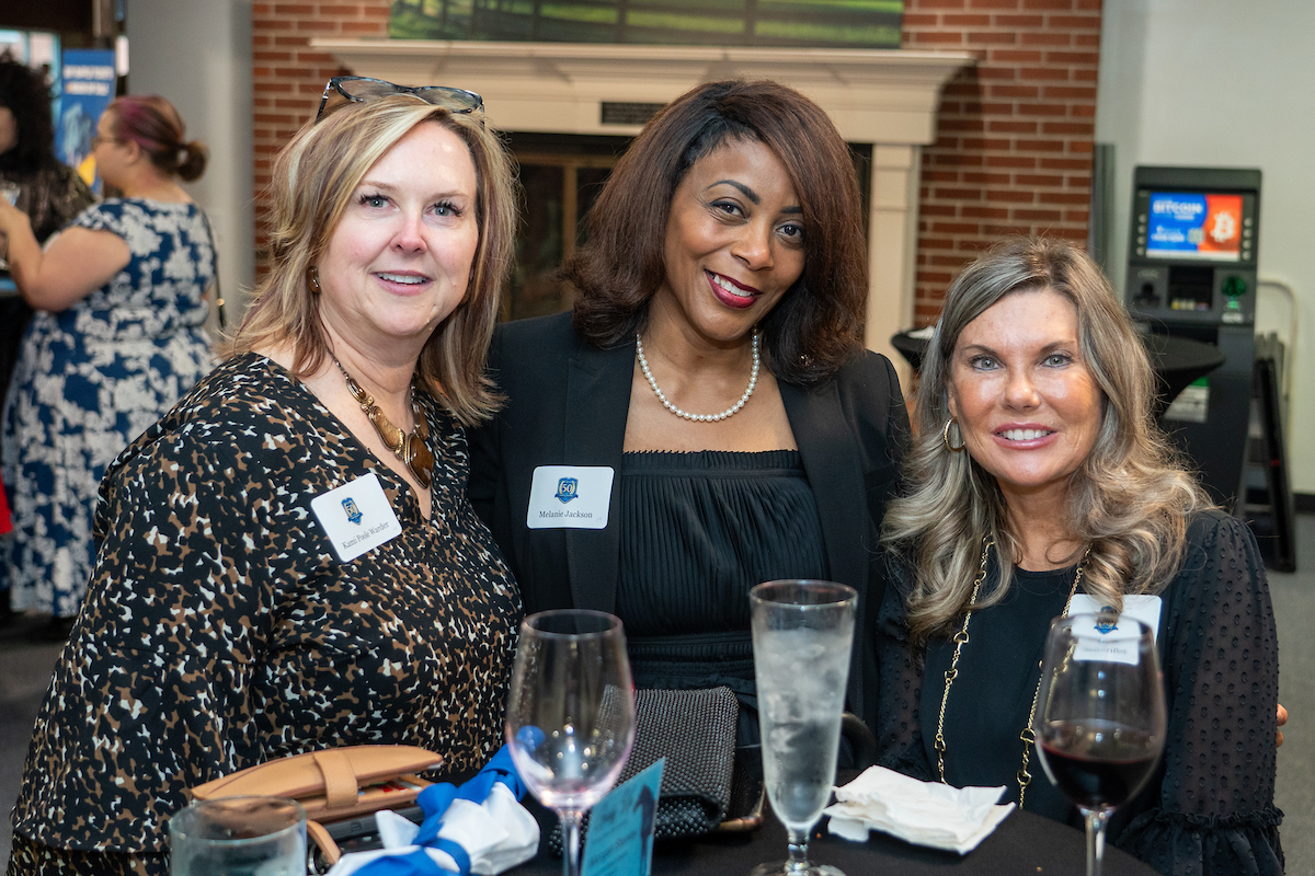 MidwayUniv's tweet photo. 🎉 Huge thanks to everyone who made the 10th Annual Midway University Spotlight Awards a success! Congrats to honorees Donna Barton Brothers &amp; Felicia S. Quigg. Your support helps fund student scholarships and academic programs. Here’s to many more celebrations together! 🌟 https://t.co/Tl0dZn9SF4