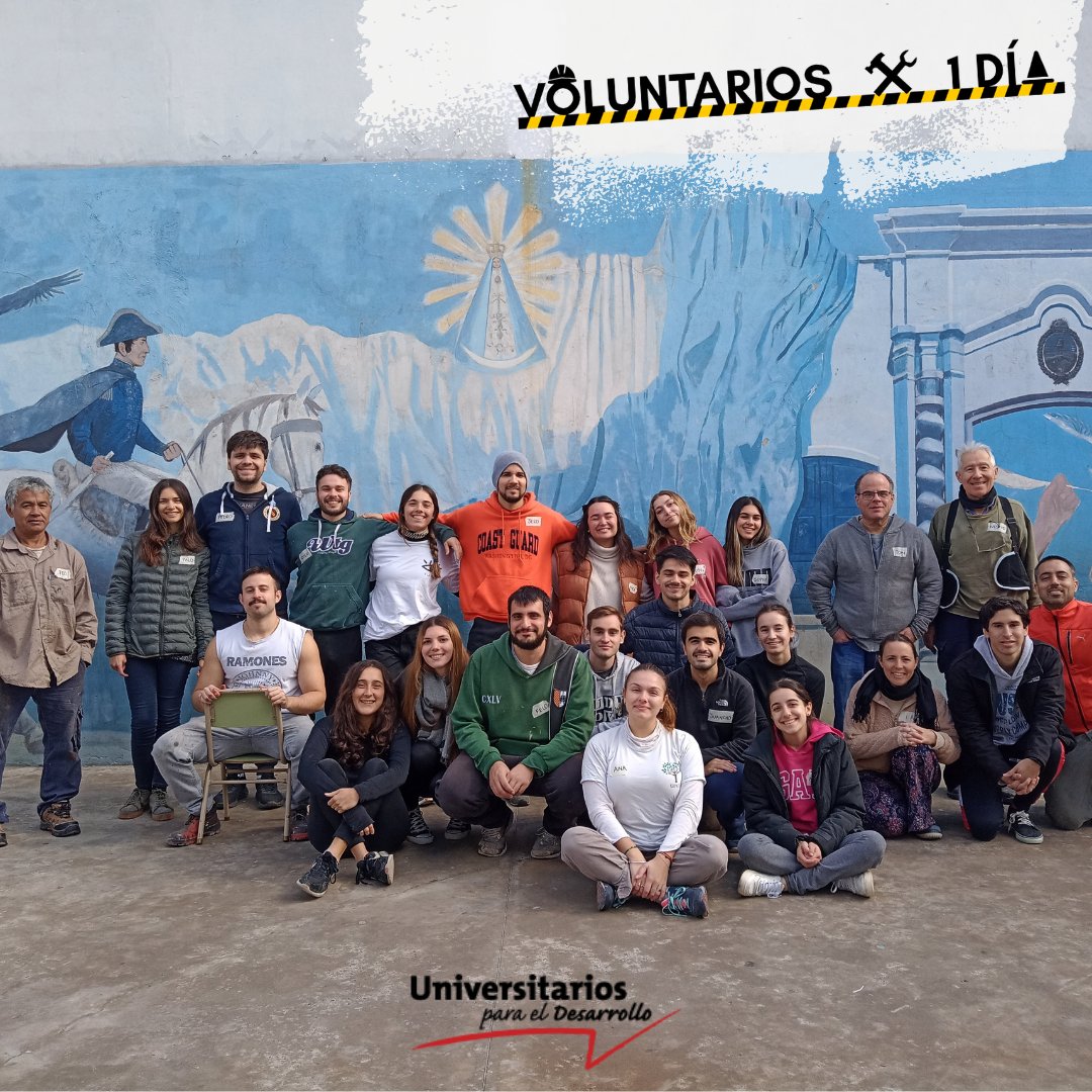 UPDesarrollo's tweet photo. 📣El pasado sábado 18 de mayo tuvimos el primer #VoluntariosX1día (VPD) de este año.
⚒️Estuvimos impermeabilizado el techo de la capilla para poder pintarla dentro y demarcado líneas del patio. 
Gracias a los que se sumaron!
Nos vemos en el próximo VPD! https://t.co/PaukJtatND