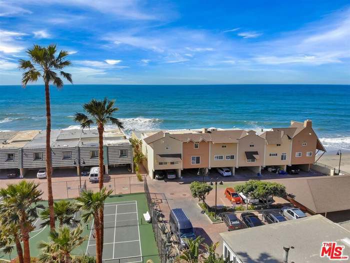 RogerPerryLA's tweet image. FOR LEASE! 

For Lease $11,000/MO 

11770 Pacific Coast Hwy Unit D
Malibu

3 beds • 3.5 baths • 1,782 sq ft

Beach Front - Gated Community! 3-story w/ELEVATOR. 3 bedrooms/3.5 baths! Incredible views and beach access.