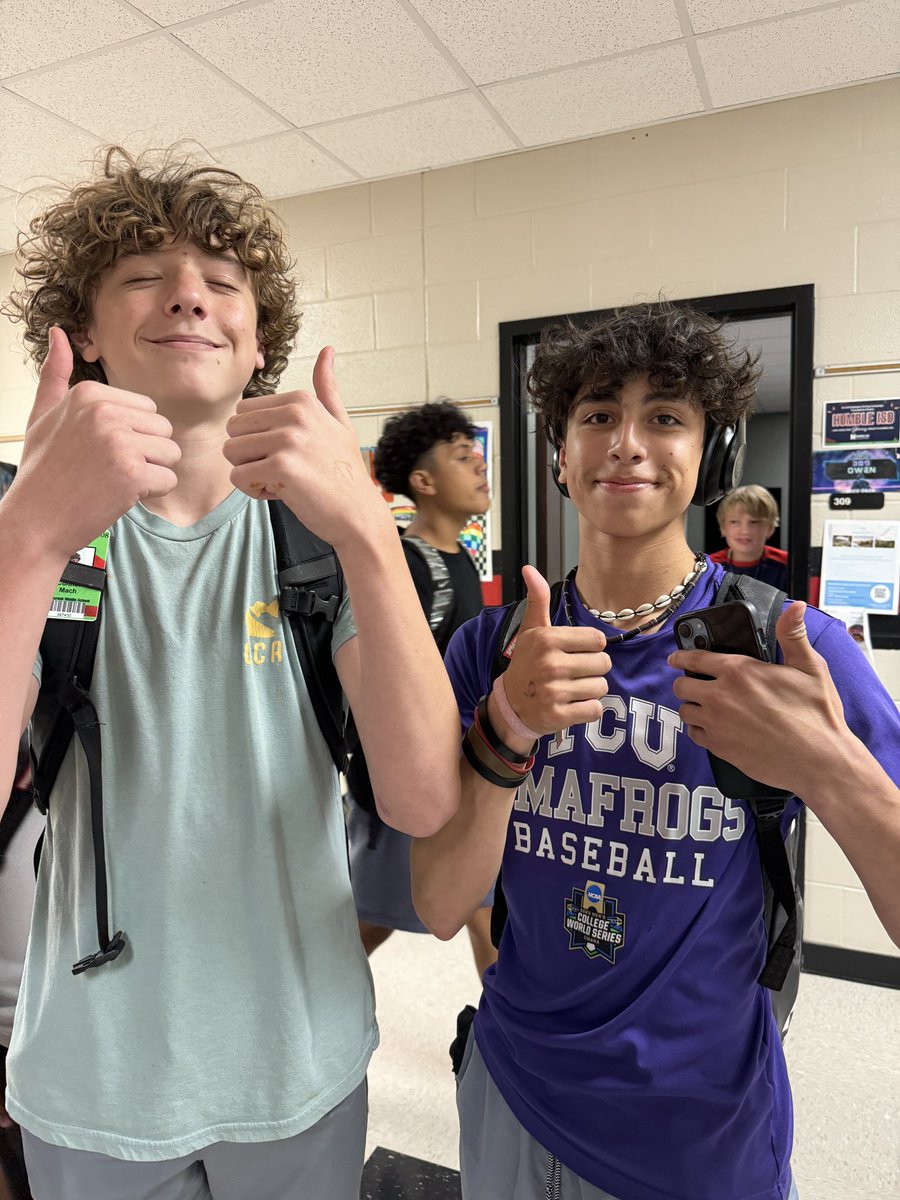 Thumbs up for the end of another fantastic year at Woodcreek Middle School! #ShineALight #WMSRTB  #SendItOn #HumbleISDArtists #BeEliteWMS @HumbleISD_WMS @HumbleISD @VisualArtHumble