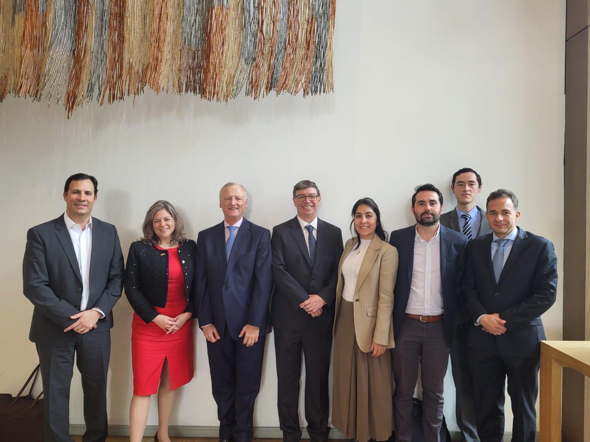 In Bogota 🇨🇴, DAS Harrington met with U.S. companies and @CEColombia to discuss the private sector’s key role in the clean #energytransition and #energysecurity