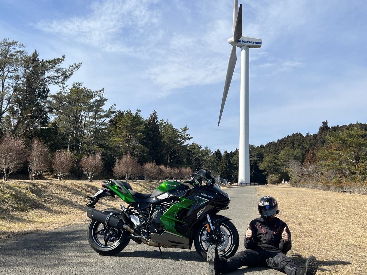 おはようございます🍀 バナナは吊るして保管すると、 日持ちするらしい🍌ꉂ🤣w𐤔 今日も一日頑張ろう💪 #バイクのある風景