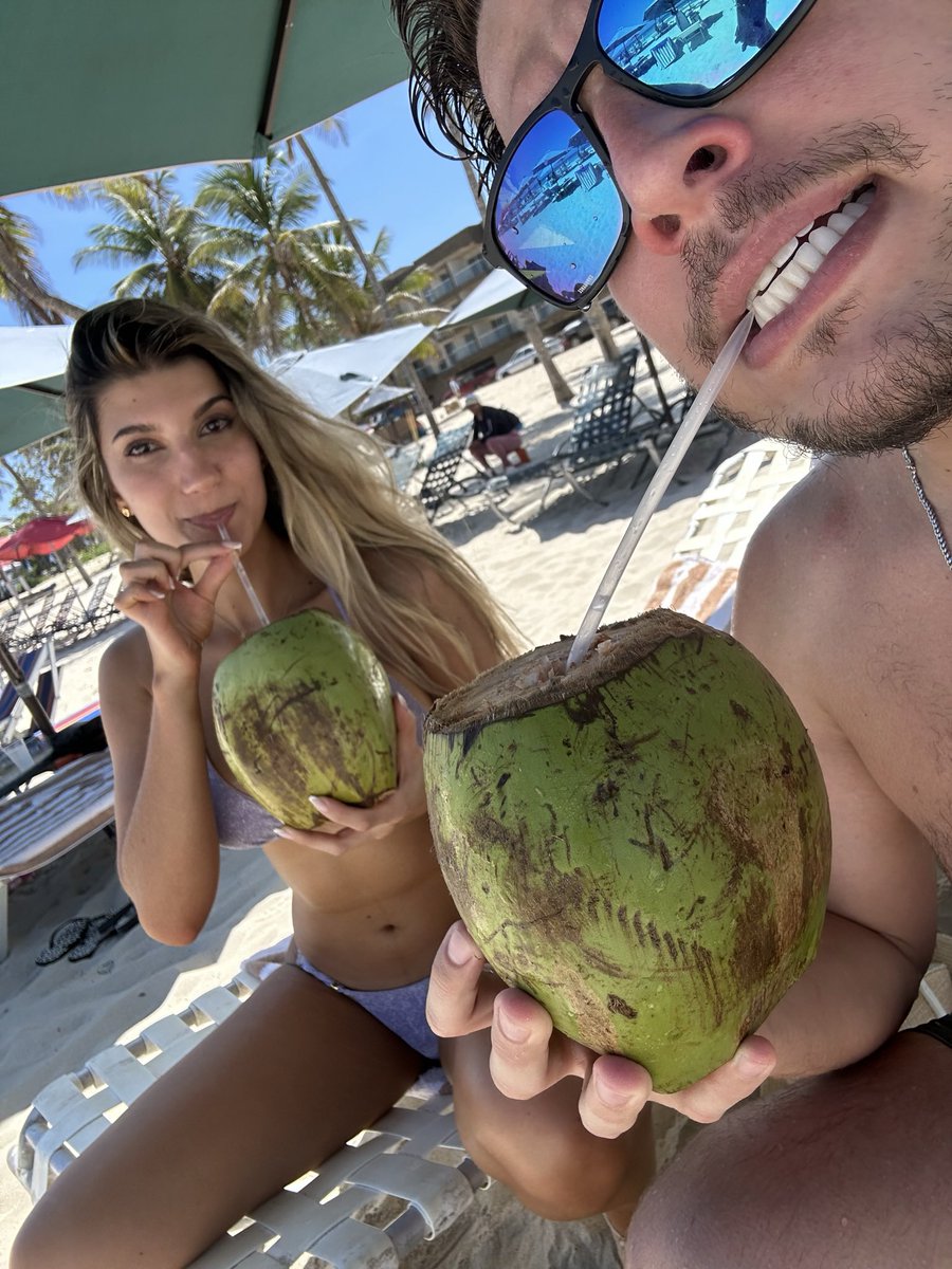 mickeydeit's tweet image. Que rico tener esas amistades que duran toda la vida y que pasan en diferentes paises del mundo.

Ademas rodearse de mujeres bellas trae demasiados beneficios 😌👀

Closita 😍