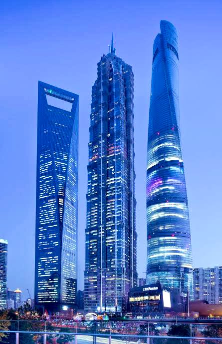 Number of skyscrapers taller than 300m: China 🇨🇳: 117 UAE 🇦🇪: 35 USA 🇺🇸: 31 Russia 🇷🇺: 7 South Korea 🇰🇷: 7 Malaysia 🇲🇾: 6 Saudi Arabia 🇸🇦: 5 Kuwait 🇰🇼: 4 Qatar 🇶🇦: 3 Thailand 🇹🇭: 3 Japan 🇯🇵 , Indonesia 🇮🇩 , Vietnam 🇻🇳 , Australia 🇦🇺: 2 each